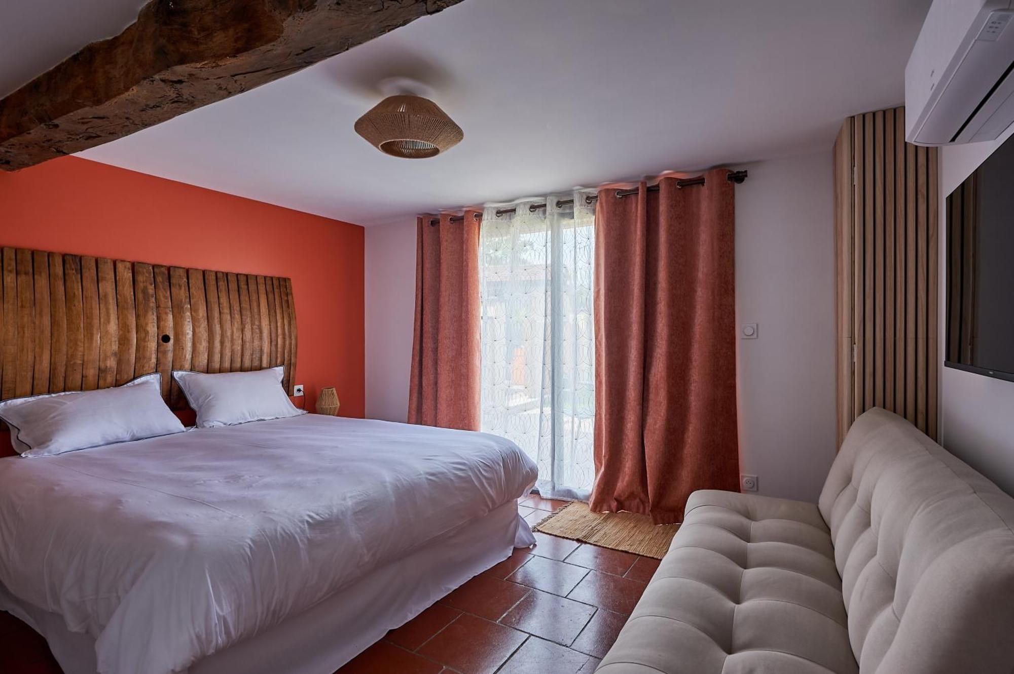 Lussac  Le Repaire Lagardere Bed & Breakfast エクステリア 写真
