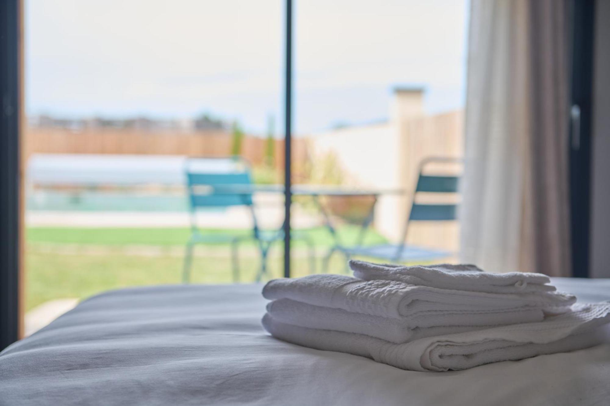 Lussac  Le Repaire Lagardere Bed & Breakfast エクステリア 写真