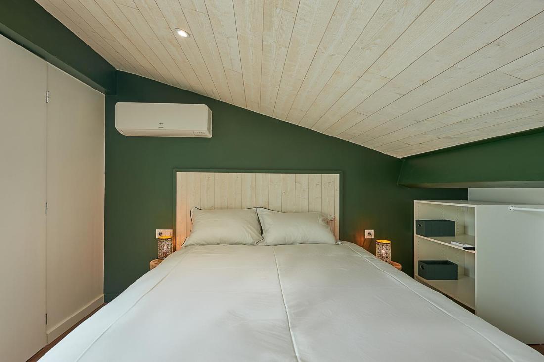 Lussac  Le Repaire Lagardere Bed & Breakfast エクステリア 写真