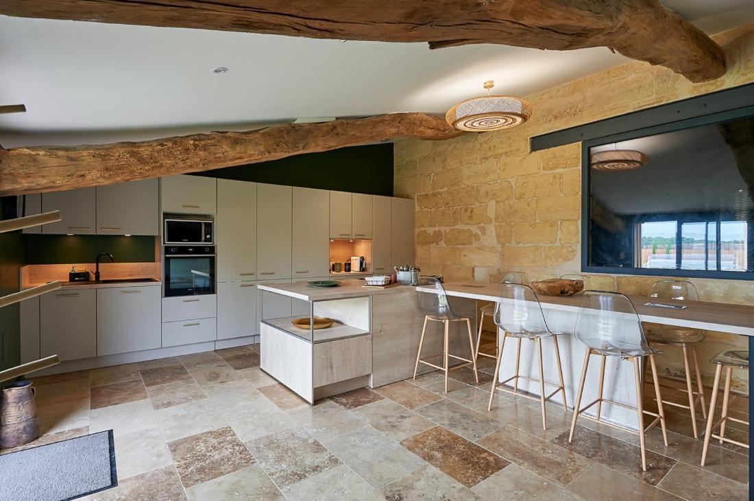 Lussac  Le Repaire Lagardere Bed & Breakfast エクステリア 写真